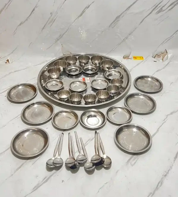 عرض صحون استيل وملاعق