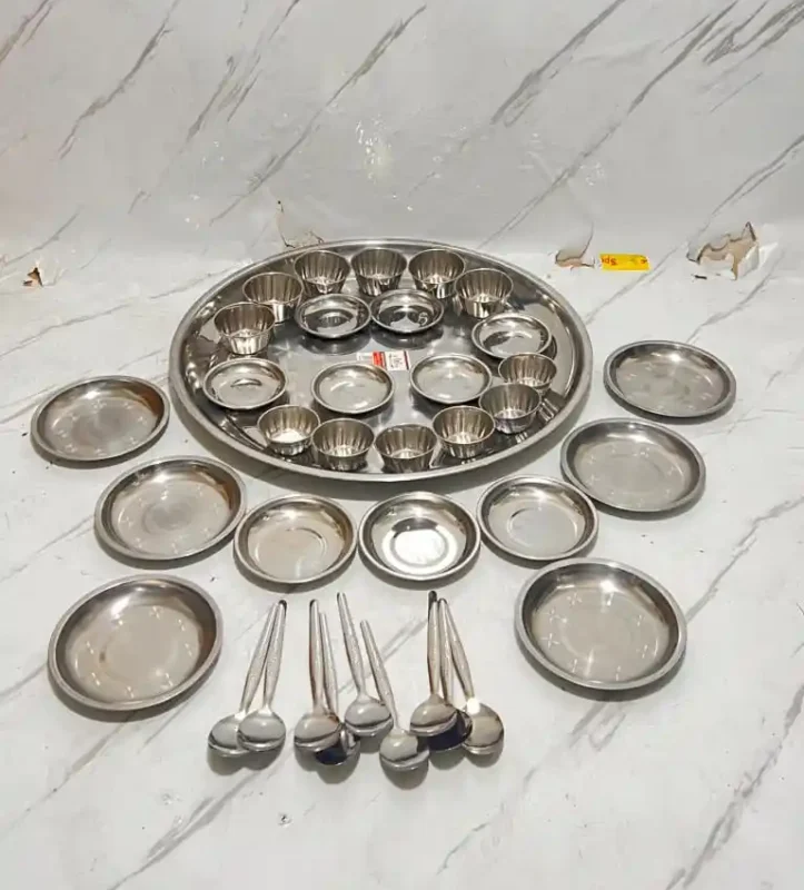 عرض صحون استيل وملاعق